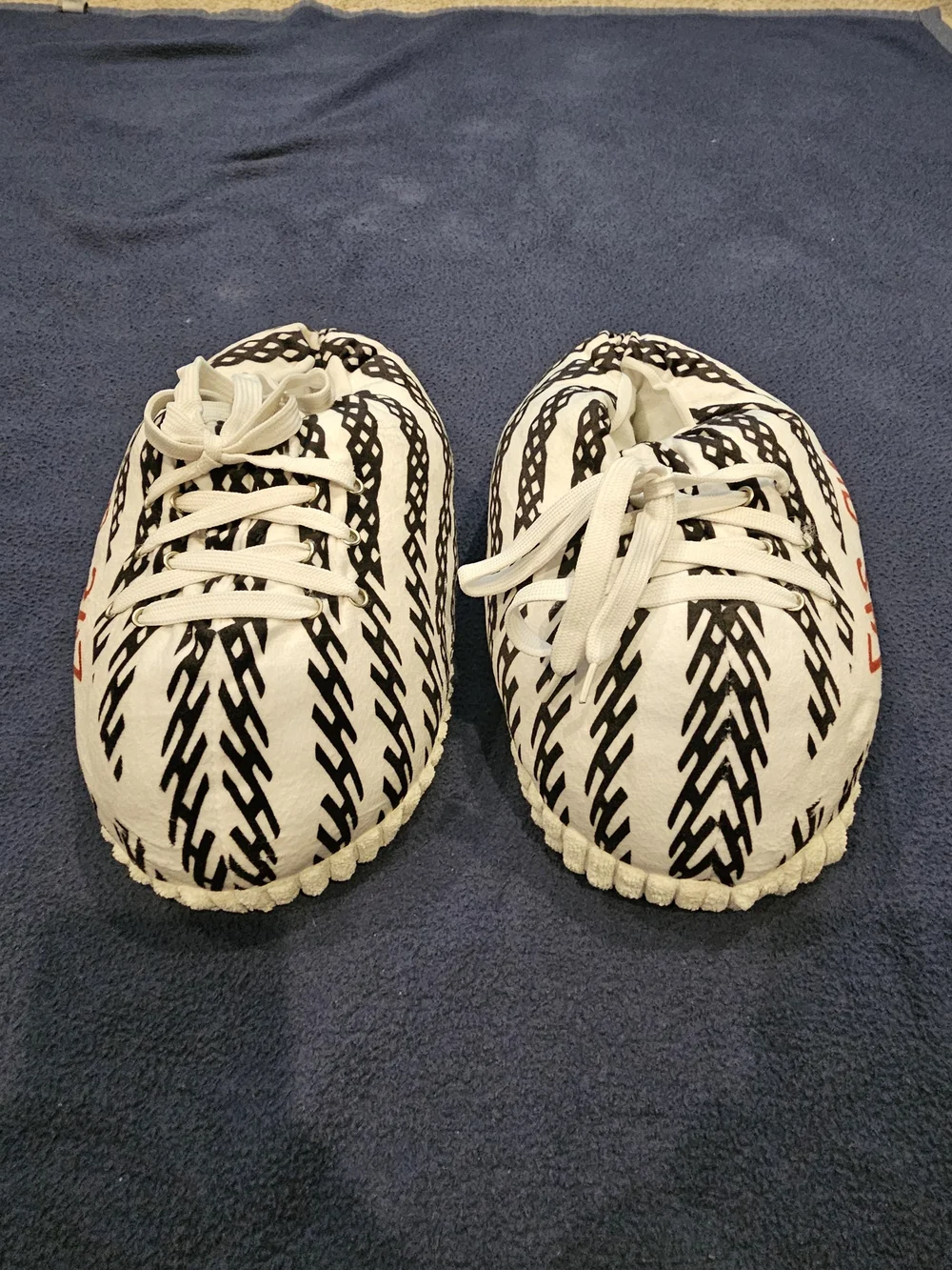 Yeezy Zebra Slippers US size 7 #loungewear #comfort